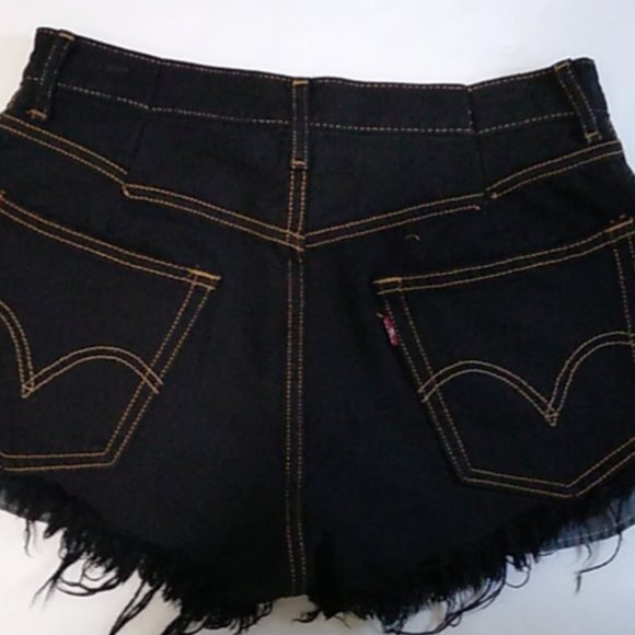 Levi's 550 Relaxed Fit Destroyed Shorts - Picture 5 of 7